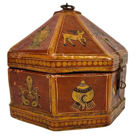 Asian Octagonal Large Papier-mâché  Lacquered Trinket Box with Latch-Unique! - Picture 4 of 10